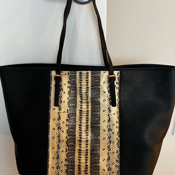 Michael Kors Hamilton Bag - Picture 9 of 12